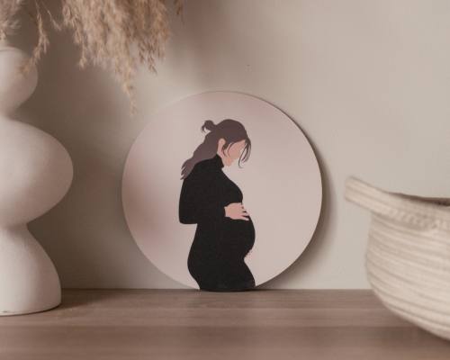 Portret illustratie zwangere vrouw in een zwarte jurk gemaakt door Manouktekent